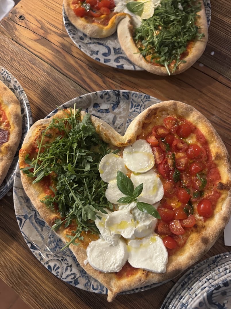 Herzförmige Pizza der Osteria Anima